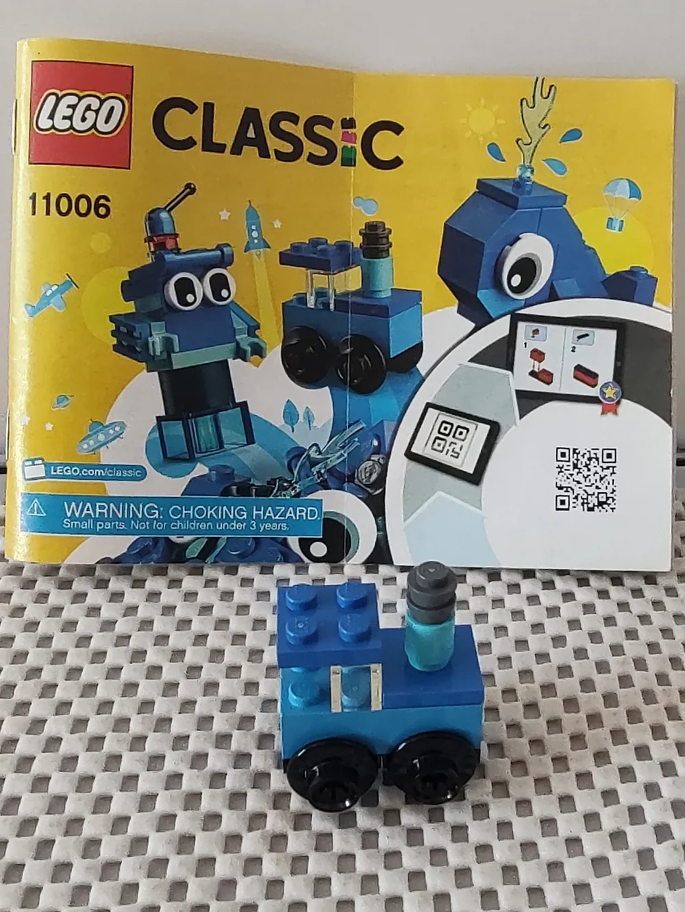 Lego Classic 11006 Creative Blue Bricks Robot Train Whale